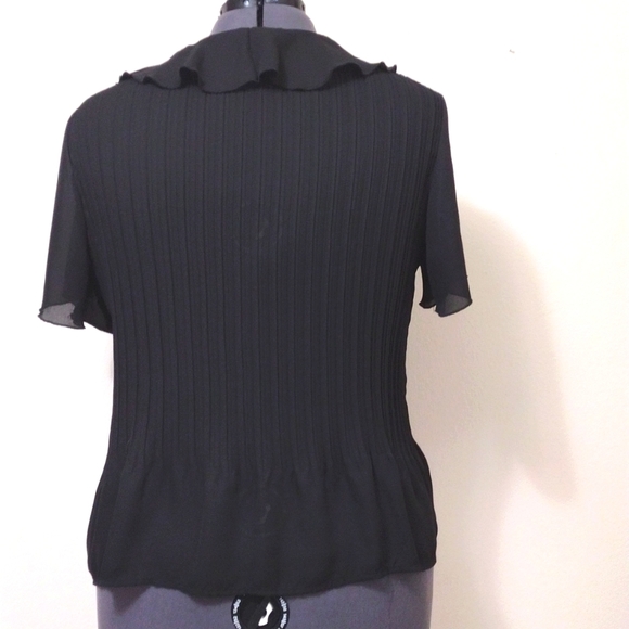 Black blouse with buttons and ruffles (Sz 18/20 *fits like 20/22) - Picture 5 of 9